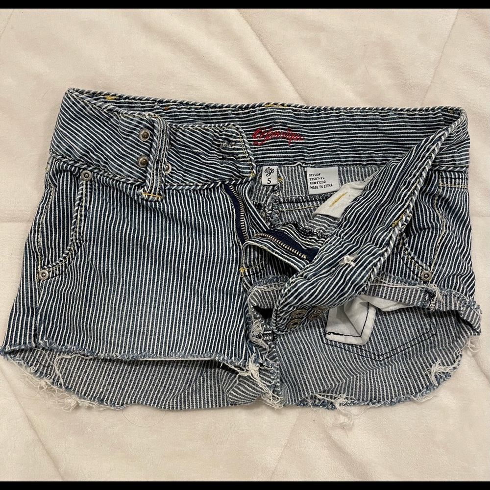 Younique size 5 striped jean shorts